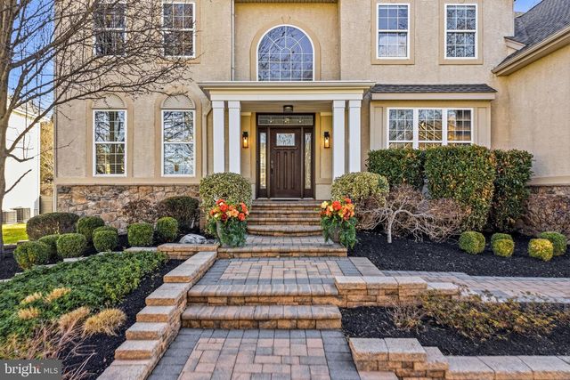 16 WINDERMERE DR, Moorestown, NJ 08057