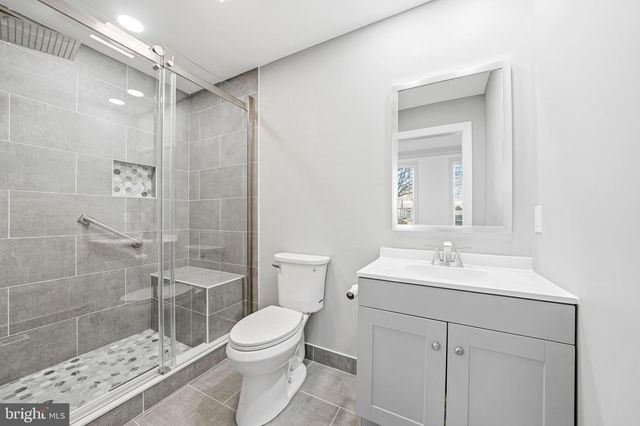 16 WINDERMERE DR, Moorestown, NJ 08057