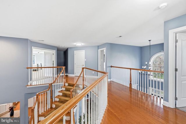 16 WINDERMERE DR, Moorestown, NJ 08057