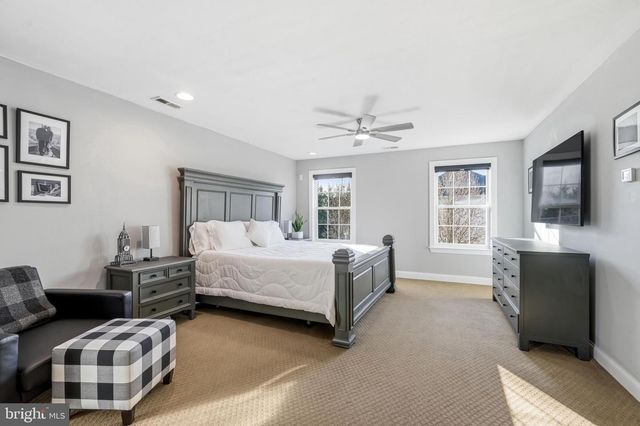 16 WINDERMERE DR, Moorestown, NJ 08057