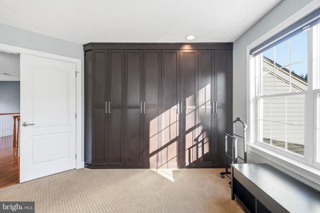 16 WINDERMERE DR, Moorestown, NJ 08057