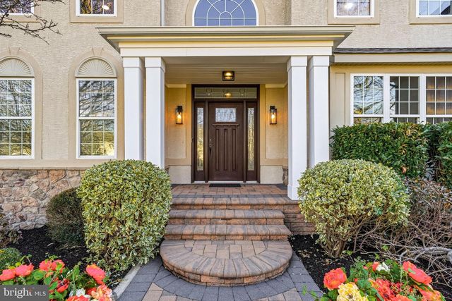 16 WINDERMERE DR, Moorestown, NJ 08057