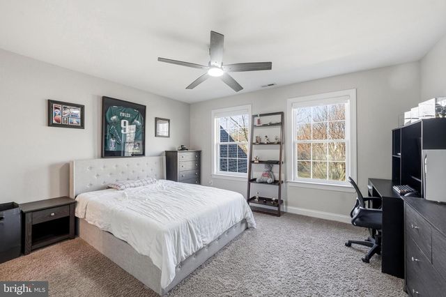 16 WINDERMERE DR, Moorestown, NJ 08057