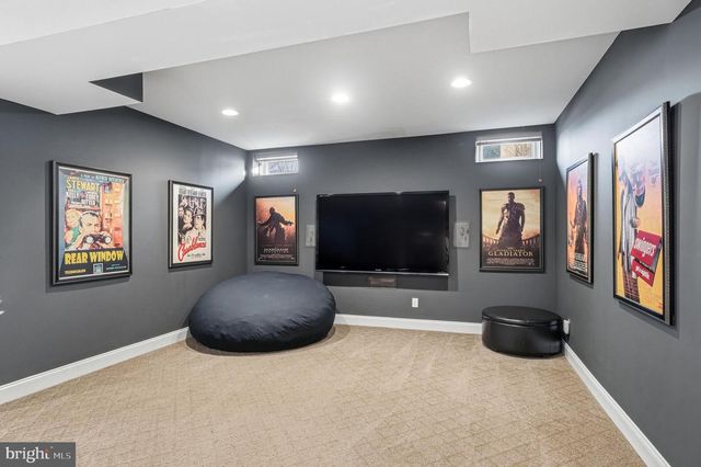 16 WINDERMERE DR, Moorestown, NJ 08057