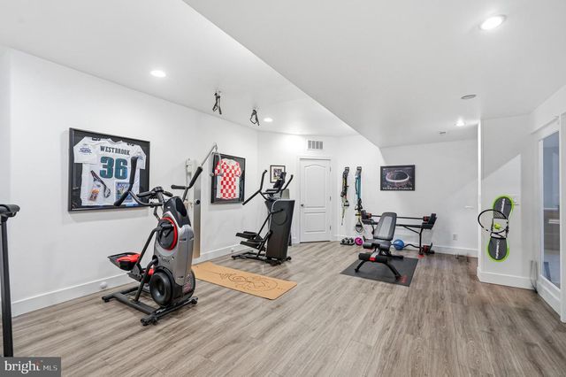 16 WINDERMERE DR, Moorestown, NJ 08057