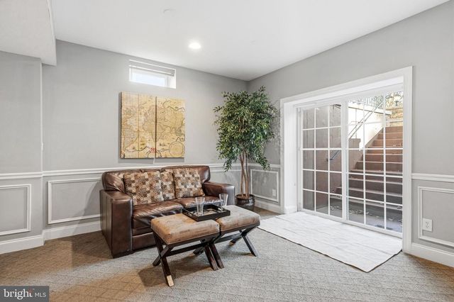 16 WINDERMERE DR, Moorestown, NJ 08057