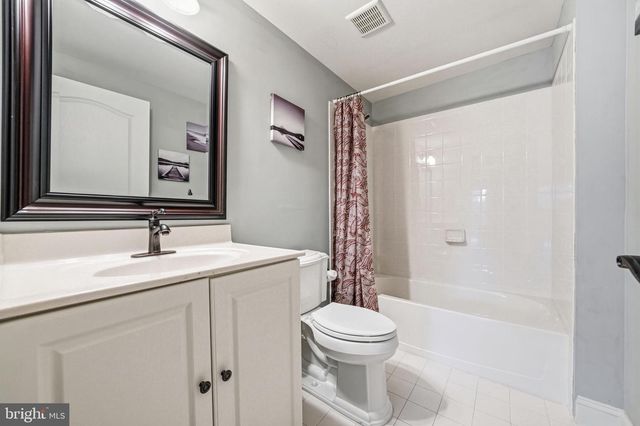 16 WINDERMERE DR, Moorestown, NJ 08057