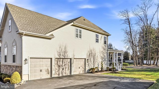 16 WINDERMERE DR, Moorestown, NJ 08057