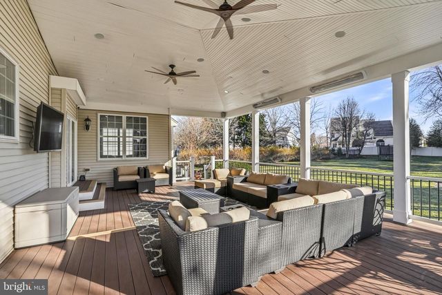 16 WINDERMERE DR, Moorestown, NJ 08057