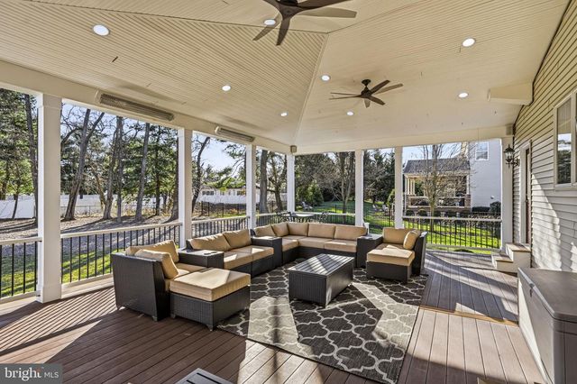 16 WINDERMERE DR, Moorestown, NJ 08057