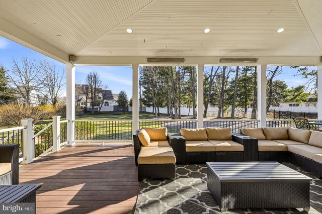 16 WINDERMERE DR, Moorestown, NJ 08057