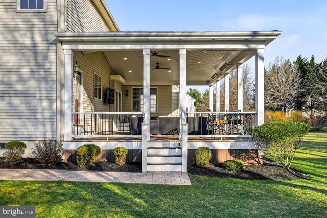 16 WINDERMERE DR, Moorestown, NJ 08057