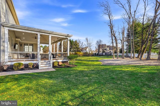 16 WINDERMERE DR, Moorestown, NJ 08057