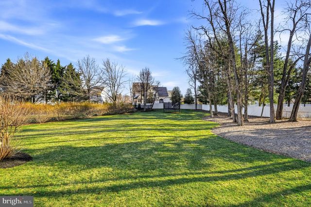 16 WINDERMERE DR, Moorestown, NJ 08057