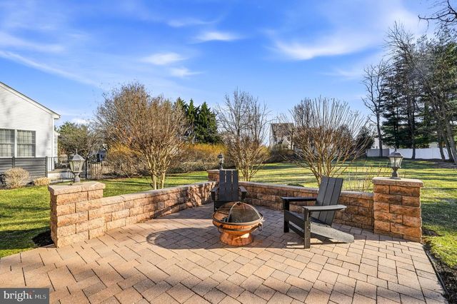 16 WINDERMERE DR, Moorestown, NJ 08057