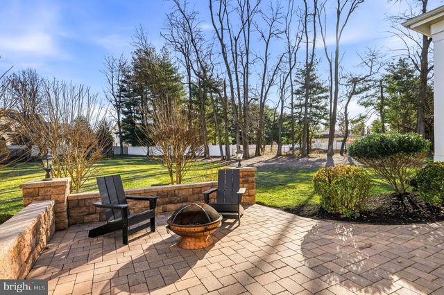 16 WINDERMERE DR, Moorestown, NJ 08057