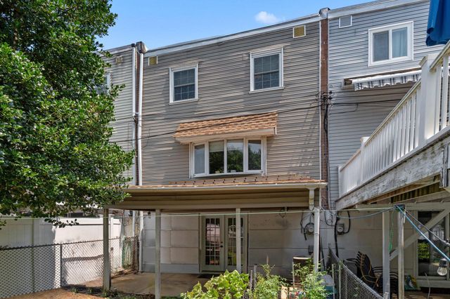 3670 SUSSEX LN, Philadelphia, PA 19114