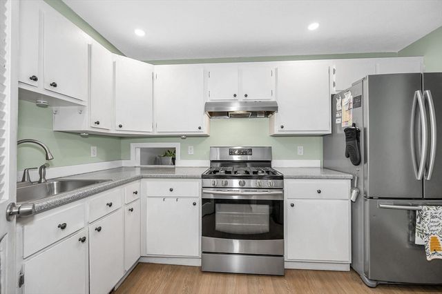 71 Kennedy Dr 71, Chelmsford, MA 01863