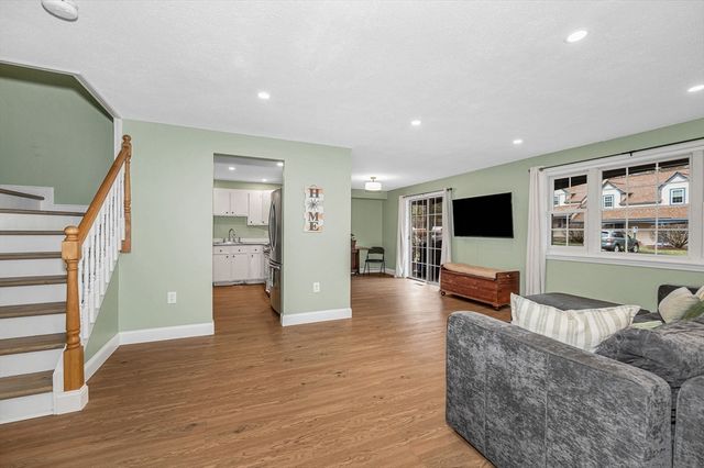 71 Kennedy Dr 71, Chelmsford, MA 01863