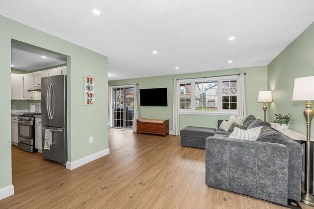 71 Kennedy Dr 71, Chelmsford, MA 01863