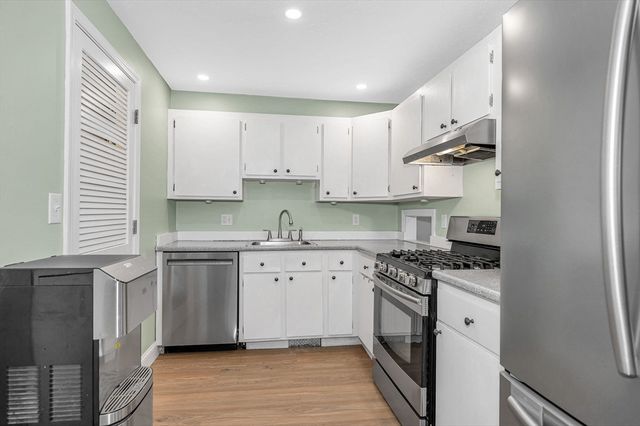 71 Kennedy Dr 71, Chelmsford, MA 01863