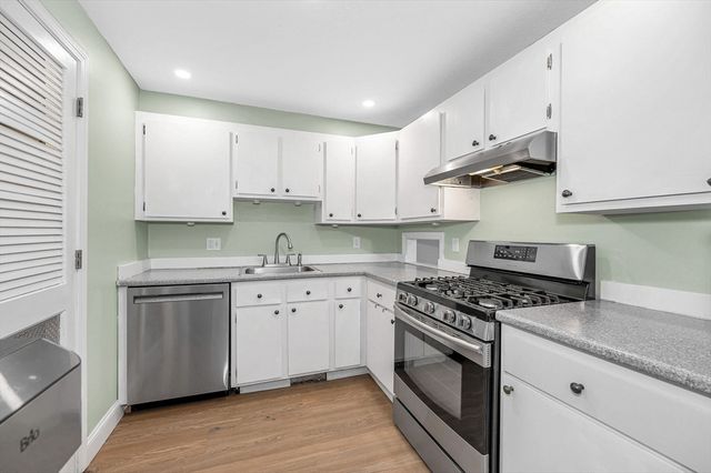 71 Kennedy Dr 71, Chelmsford, MA 01863