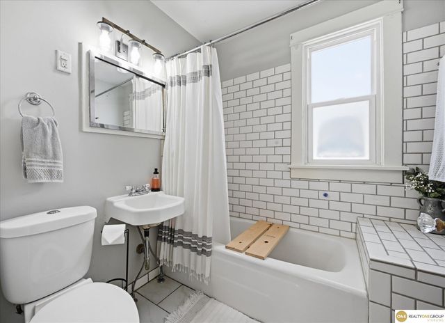 3124 N 65 Street, Omaha, NE 68104