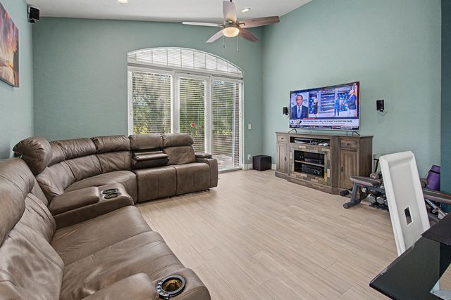 1755 NW 77th Avenue, Pembroke Pines, FL 33024