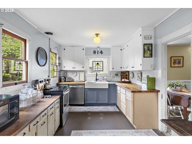 814 6TH St, Oregon City, OR 97045