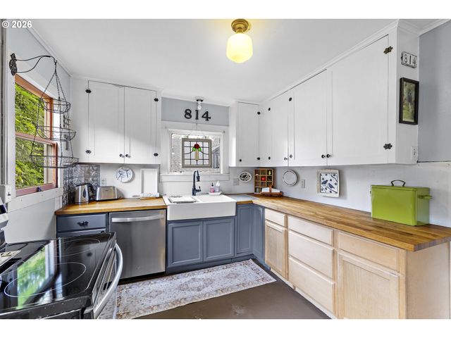814 6TH St, Oregon City, OR 97045
