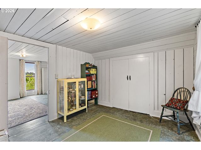 814 6TH St, Oregon City, OR 97045