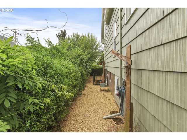 814 6TH St, Oregon City, OR 97045
