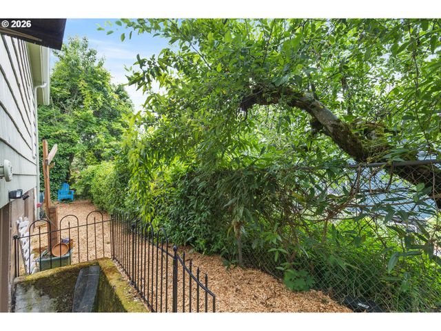 814 6TH St, Oregon City, OR 97045