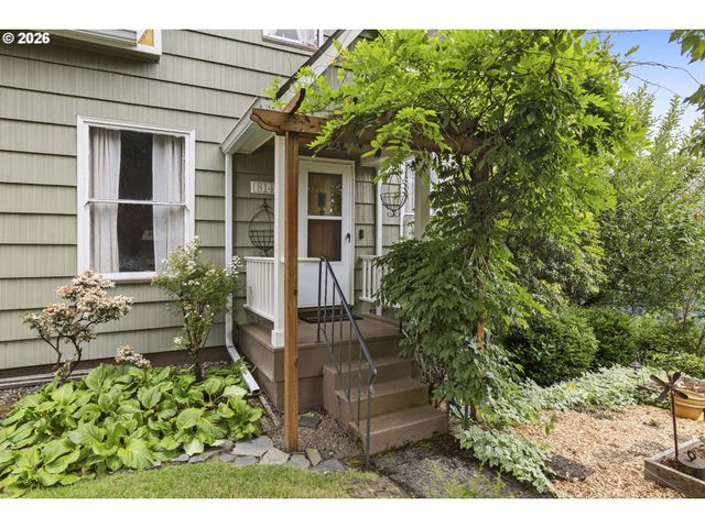 814 6TH St, Oregon City, OR 97045