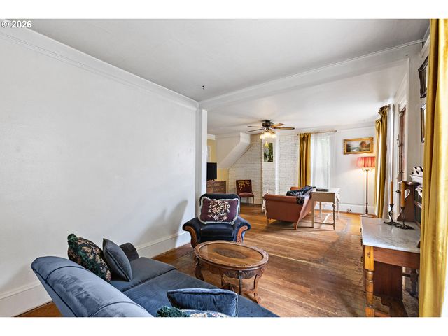 814 6TH St, Oregon City, OR 97045