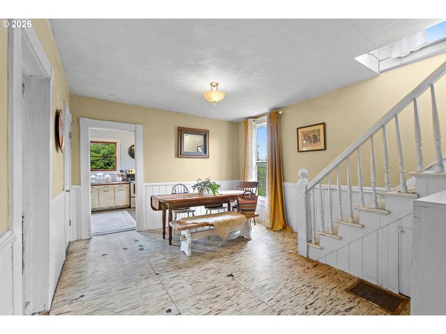 814 6TH St, Oregon City, OR 97045