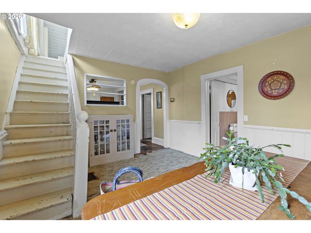 814 6TH St, Oregon City, OR 97045
