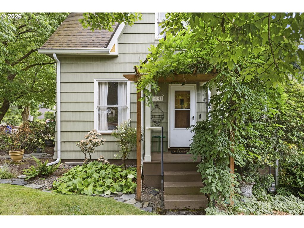 814 6TH St, Oregon City, OR 97045