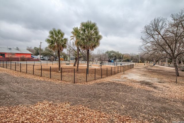 1111 Waverly, San Antonio, TX 78201