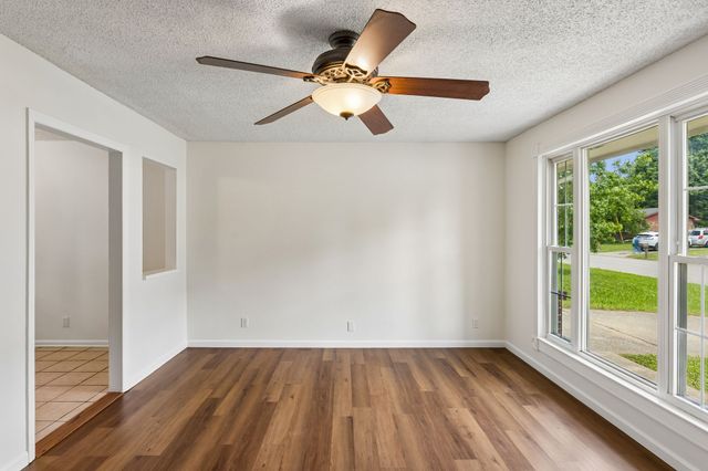 4337 Central Valley Dr, Hermitage, TN 37076