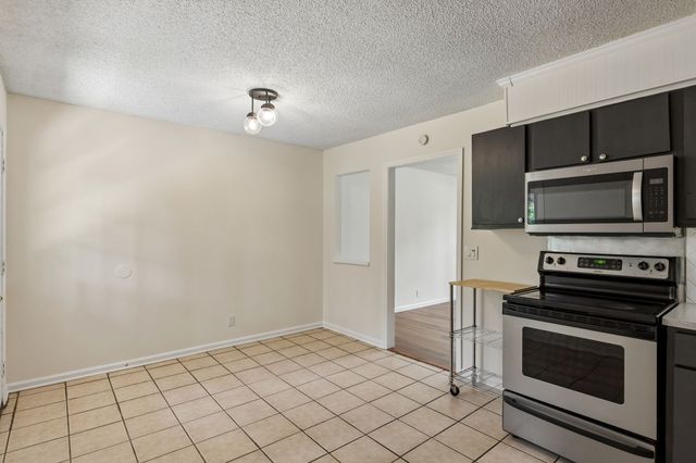4337 Central Valley Dr, Hermitage, TN 37076