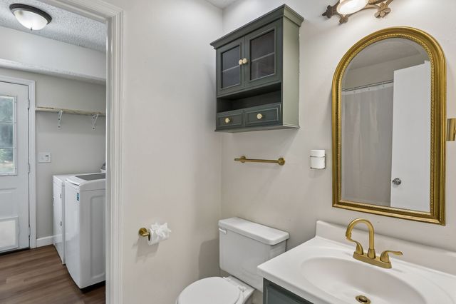 4337 Central Valley Dr, Hermitage, TN 37076