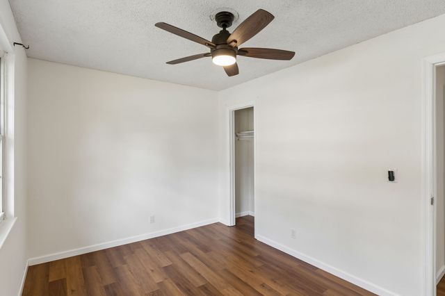 4337 Central Valley Dr, Hermitage, TN 37076