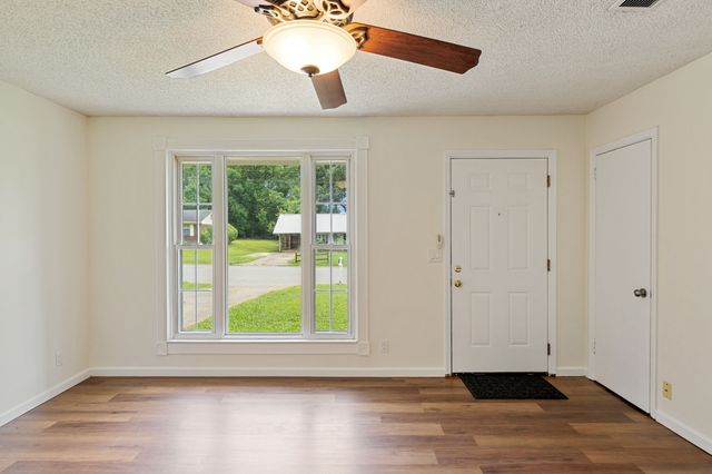 4337 Central Valley Dr, Hermitage, TN 37076