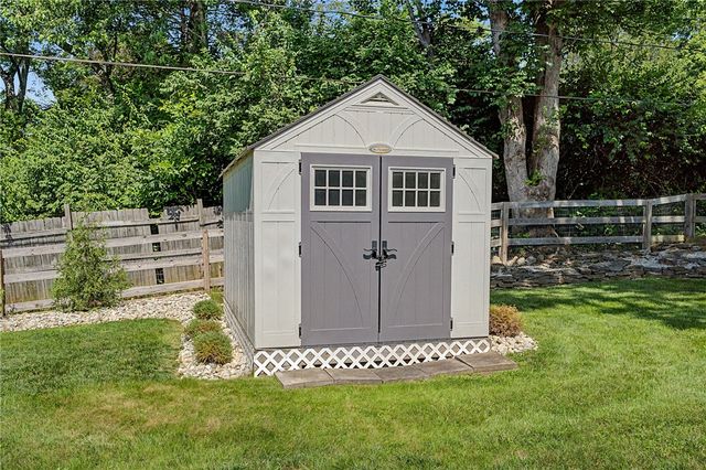 185 Broadripple Road, Centerville, OH 45458