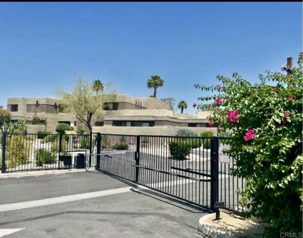 481 Bradshaw Lane 13, Palm Springs, CA 92262