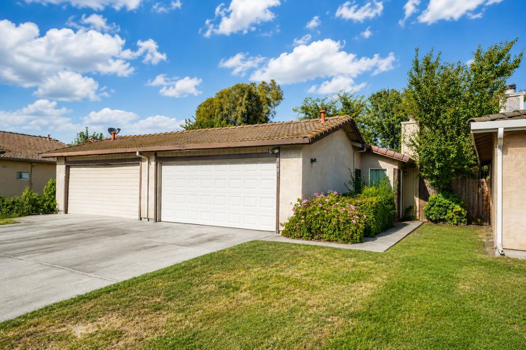 8888 Fox Creek Dr, Stockton, CA 95210