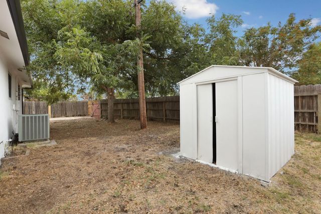 648 Daisy Ave, Lodi, CA 95240