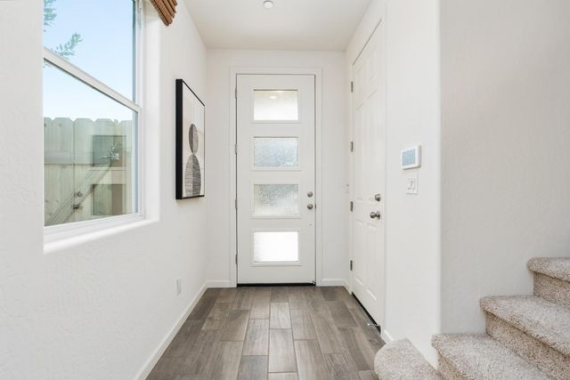 6592 E Clingstone Drive, Fresno, CA 93727