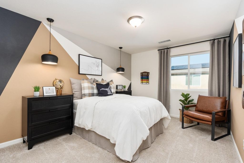 Image 28 of property listing at 6592 E Clingstone Drive, Fresno, CA 93727